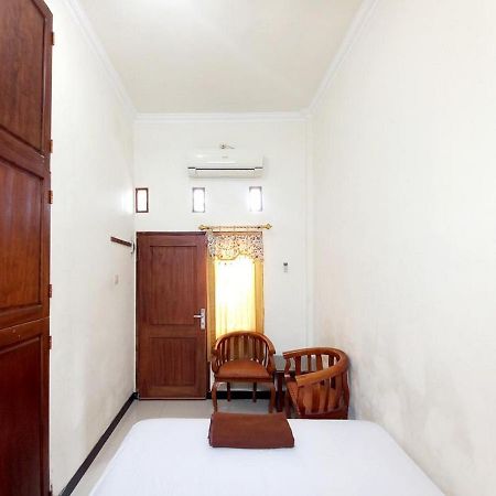 Griya Juanda Syariah Near Rs Dharma Husada Probolinggo Mitra Reddoorz Hotel Exterior photo