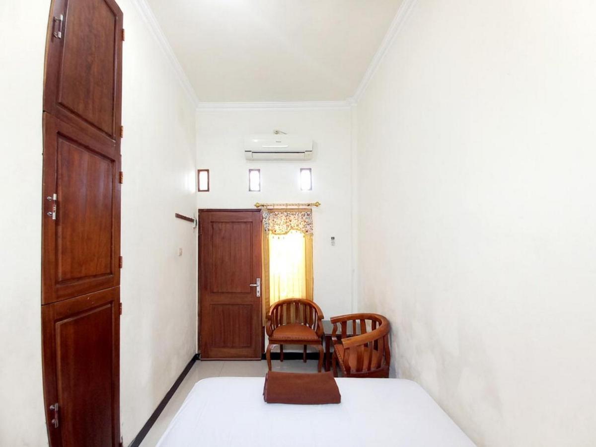 Griya Juanda Syariah Near Rs Dharma Husada Probolinggo Mitra Reddoorz Hotel Exterior photo