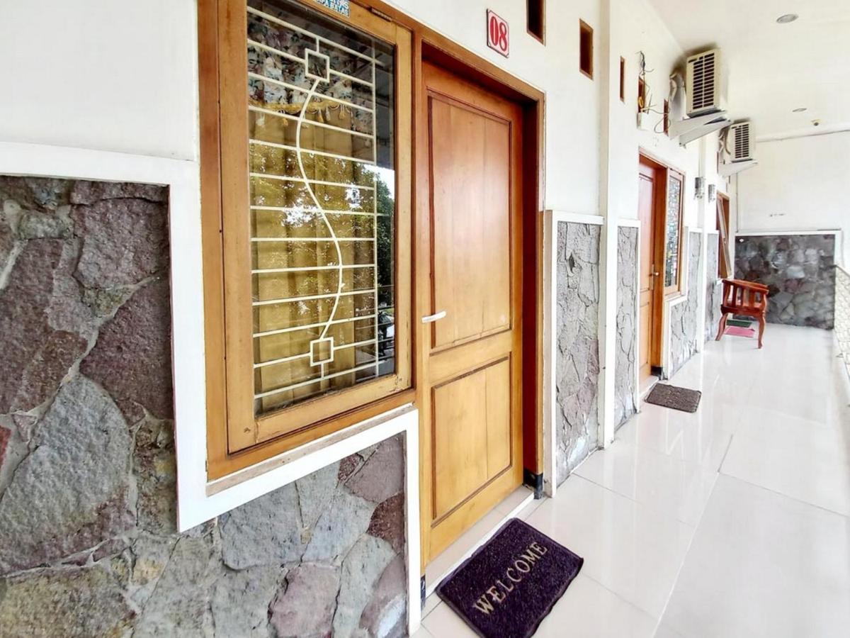 Griya Juanda Syariah Near Rs Dharma Husada Probolinggo Mitra Reddoorz Hotel Exterior photo